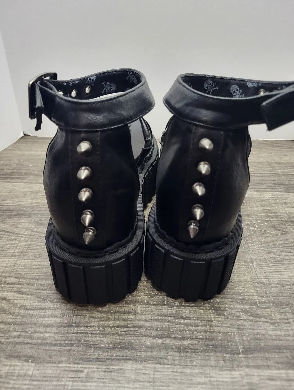 Lamoda gently used